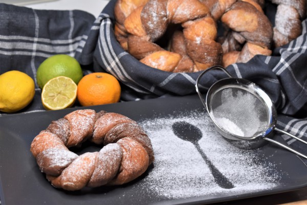 Zakręcone pączki kakaowo-cytrynowe